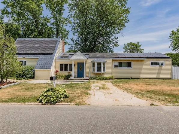 1523 Emkay Street, Bay Shore, NY 11706