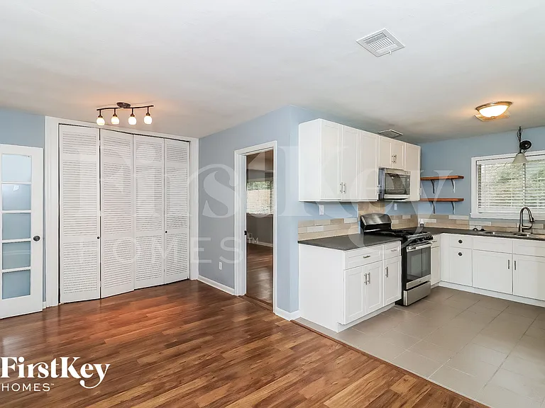 3453 Woods Dr — Photo 5