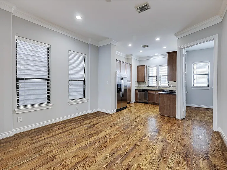3245 Maxroy St — Photo 6