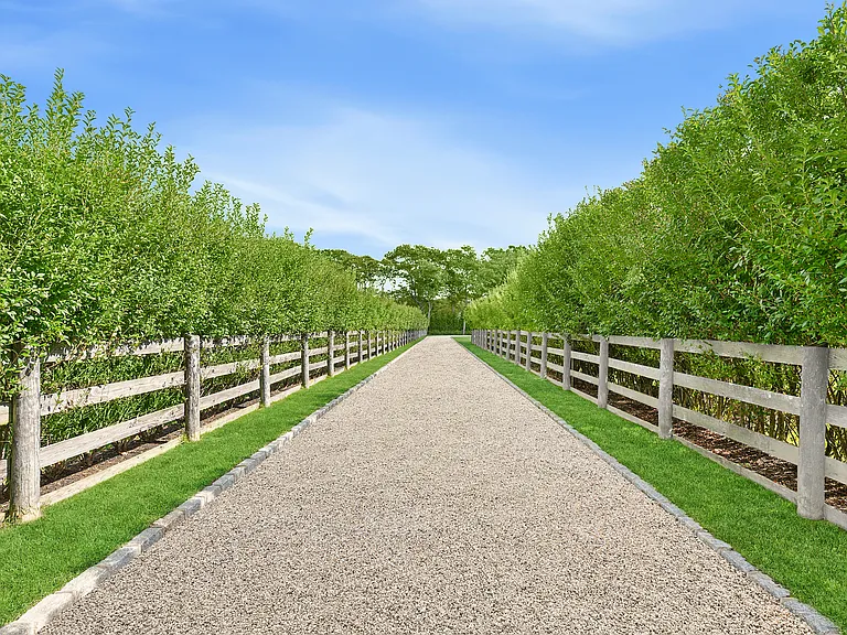 470 Edge Of Woods Rd — Photo 5
