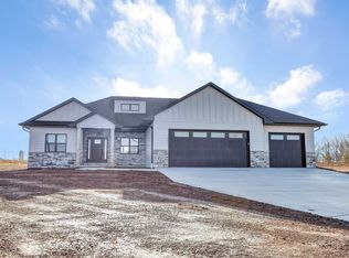 1666 Sweetbriar Way, Green Bay, WI 54311