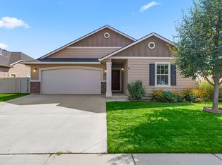 6182 N Seacliff Ave, Meridian, ID 83646