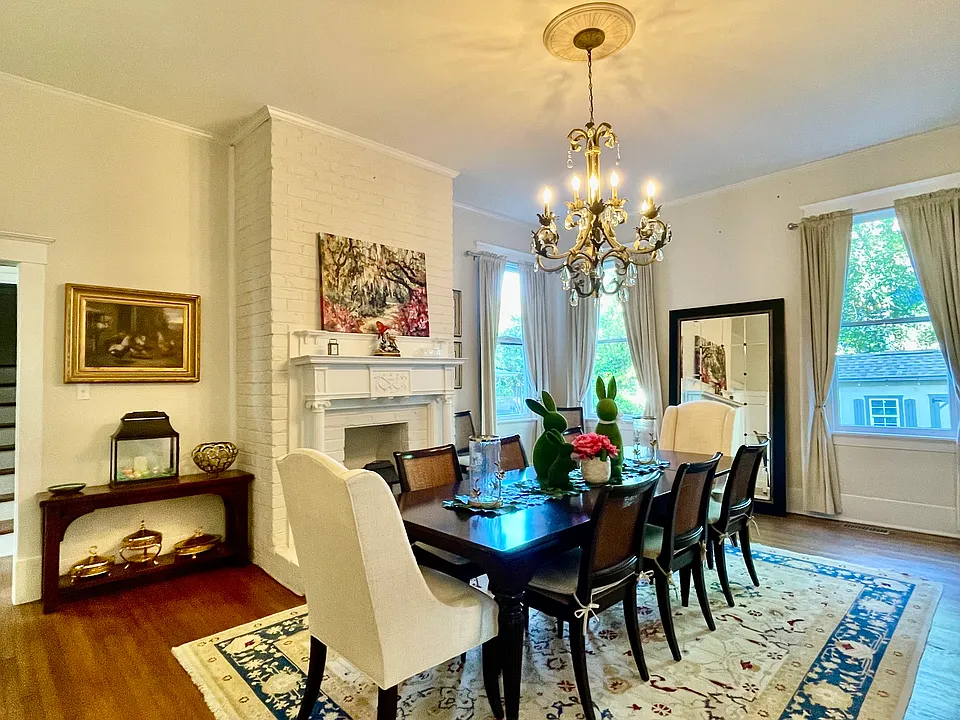 109 E 52nd St
