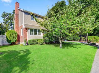 7 1st Ave, Merrick, NY 11566