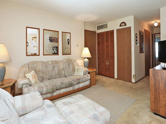 5th image of 713 Crescent Ct APT C1