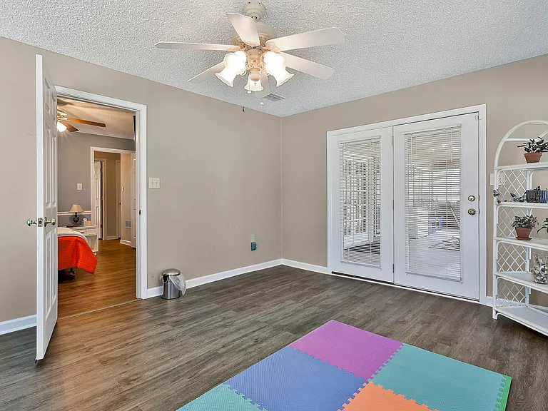 110 Hampton Woods Dr — Photo 26