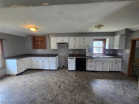 4th image of 4225 Hattrick Rd