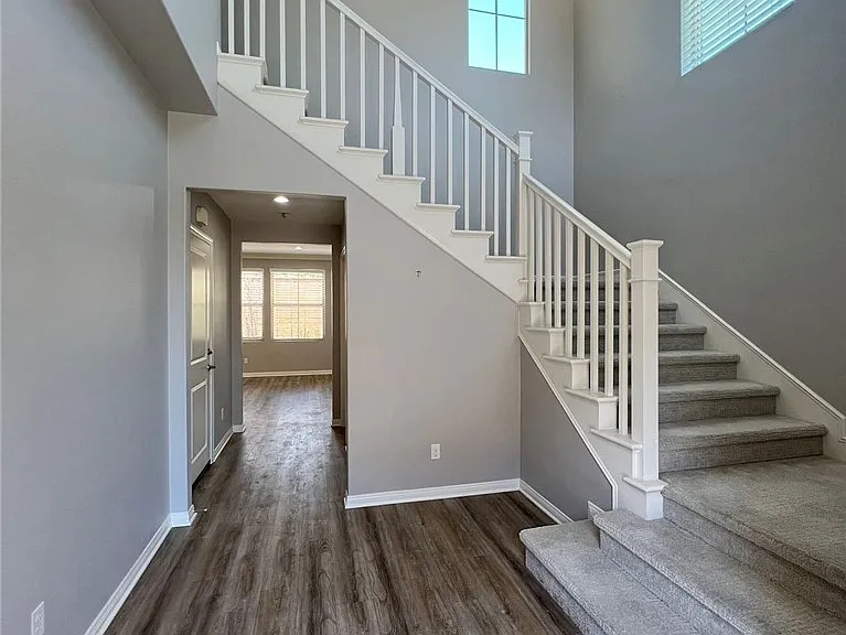 98 Devonshire — Photo 2