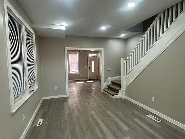 320 Maclay St — Photo 7