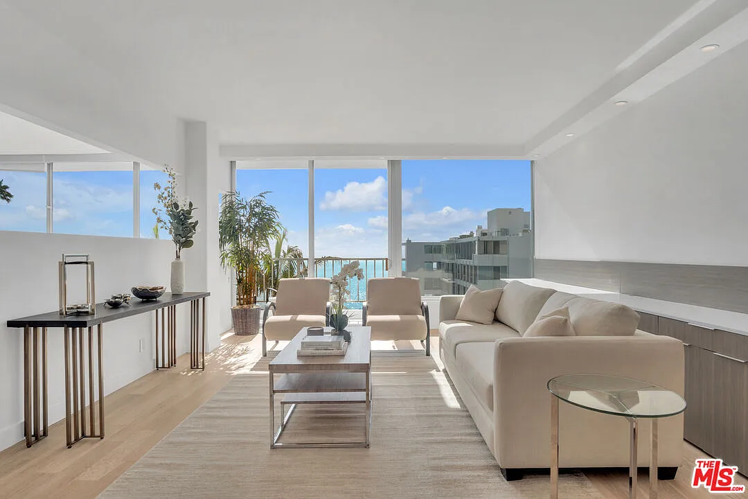 1 bed, 1.0 bath, 697 sqft, $2,950 — Photo 3