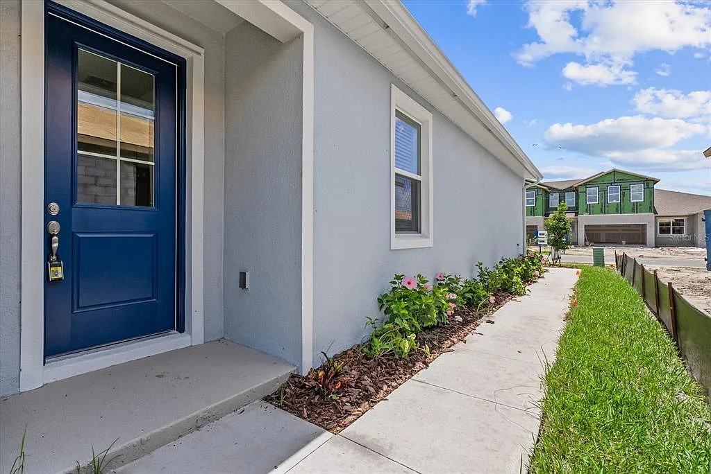 3 bed, 2.0 bath, 1433 sqft, $2,300 — Photo 4