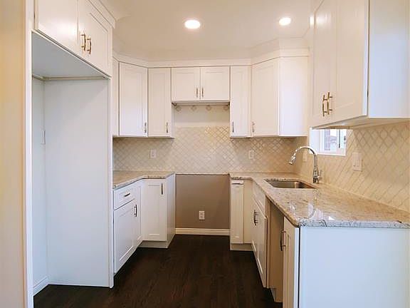 3rd image of 31447 Iroquois Dr
