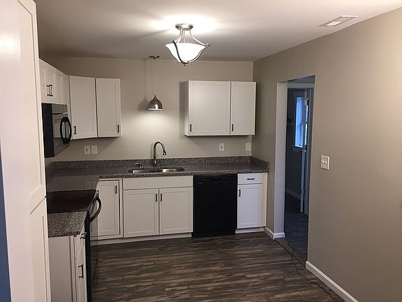 5th image of 205 Hazeleen Ave