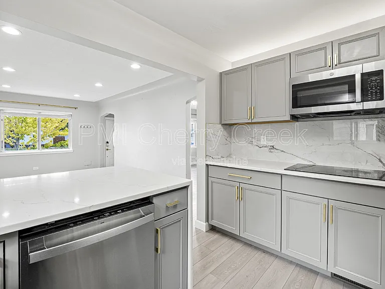 550 Winona Ct — Photo 8
