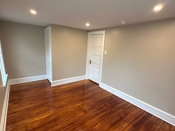 5th image of 373 Easton Rd #373B
