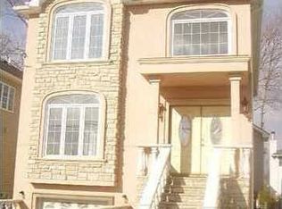 1796 Drumgoole Rd W, Staten Island, NY 10309