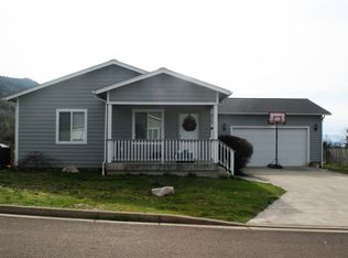 317 Gallahad Loop, Myrtle Creek, OR 97457