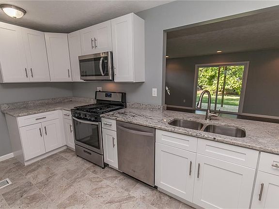 4th image of 3677 Applewood Dr