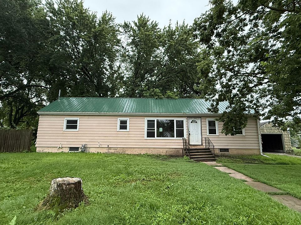 1st image of 613 W 1st St