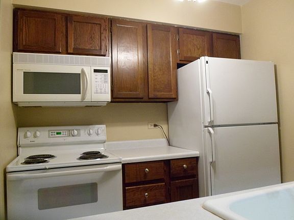 4th image of 13535 Le Claire Ave APT 90