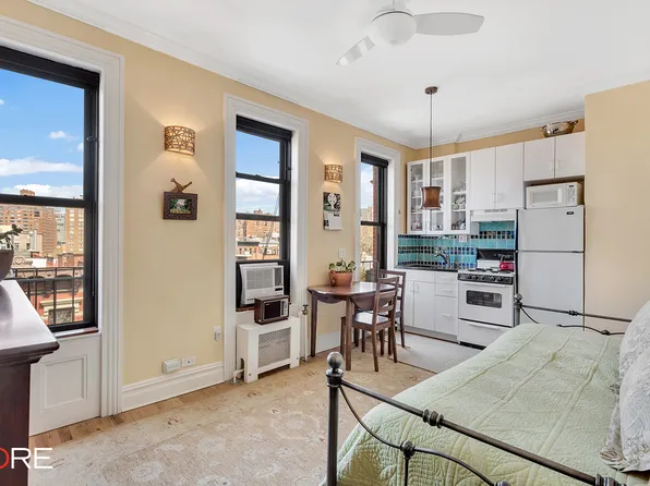 96 Perry Street B21A image 1 of 4