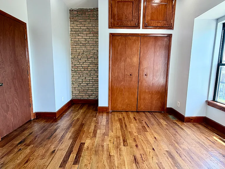 916 Whitelock St #200 — Photo 30