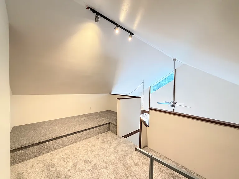429 W Randle Mnr — Photo 18