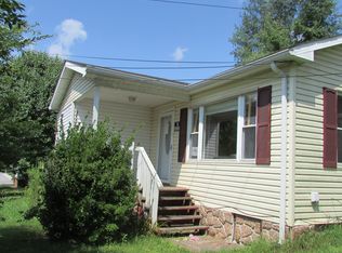 230 Redwood Ave, Pennington Gap, VA 24277