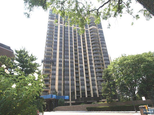 1st image of 900 Palisade Ave APT 11K