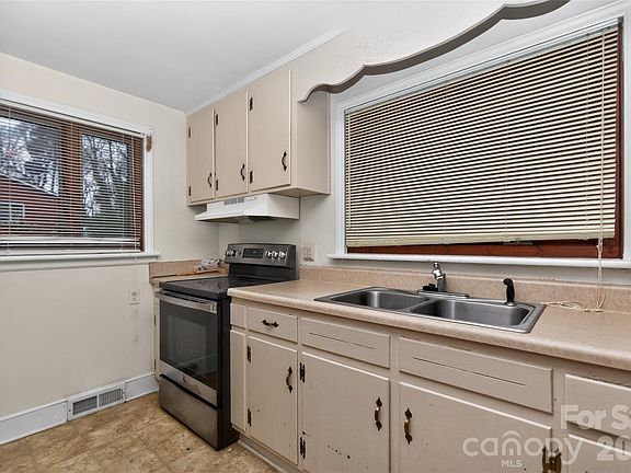 4th image of 1041 Watts Dr