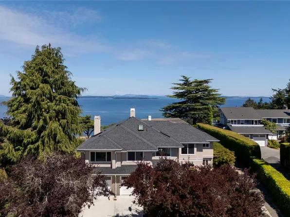 4596 Bonnieview Pl, Saanich, BC V8N 3V6