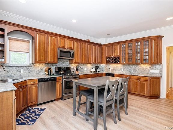 3rd image of 221 E Sidney Ave APT 1
