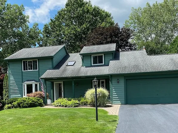 3 Random Knolls Dr, Penfield, NY 14526