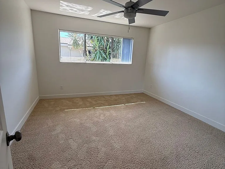 Tustin Palms Apartment Homes — Photo 42