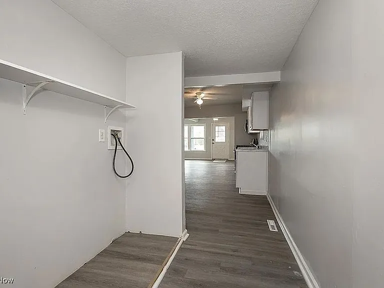 1037 Washington Ave — Photo 8