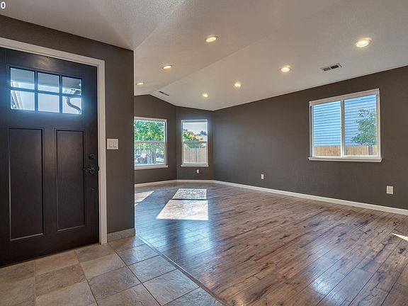 5th image of 9808 NE 132nd Ave