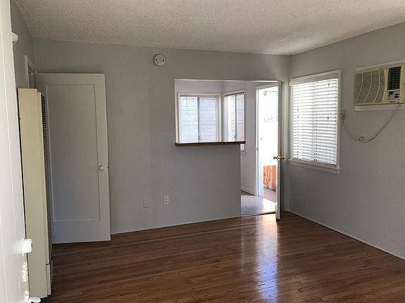 4th image of 10855 Bloomfield St