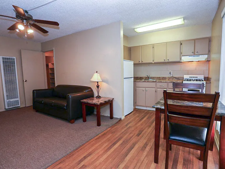 Casa Del Sol Apartments — Photo 3