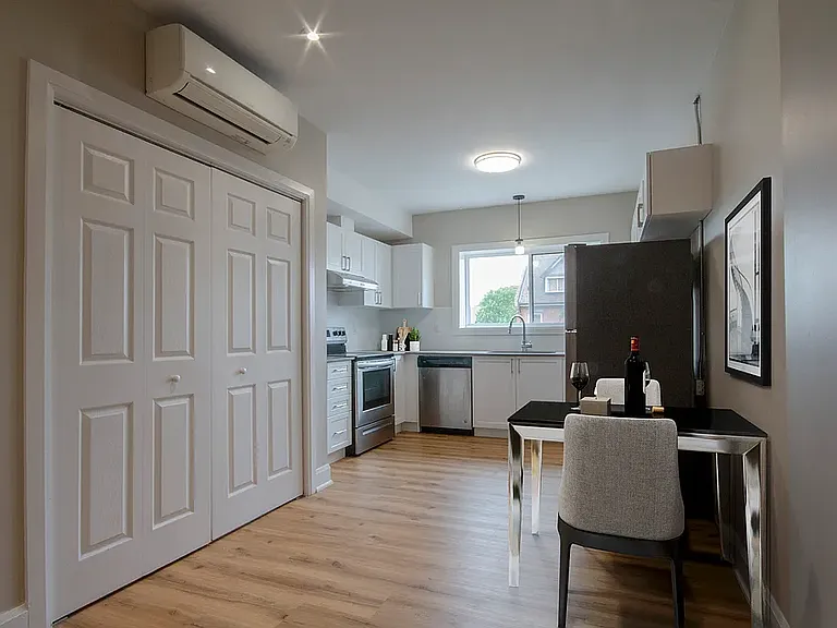 540 King St E #C3 — Photo 2