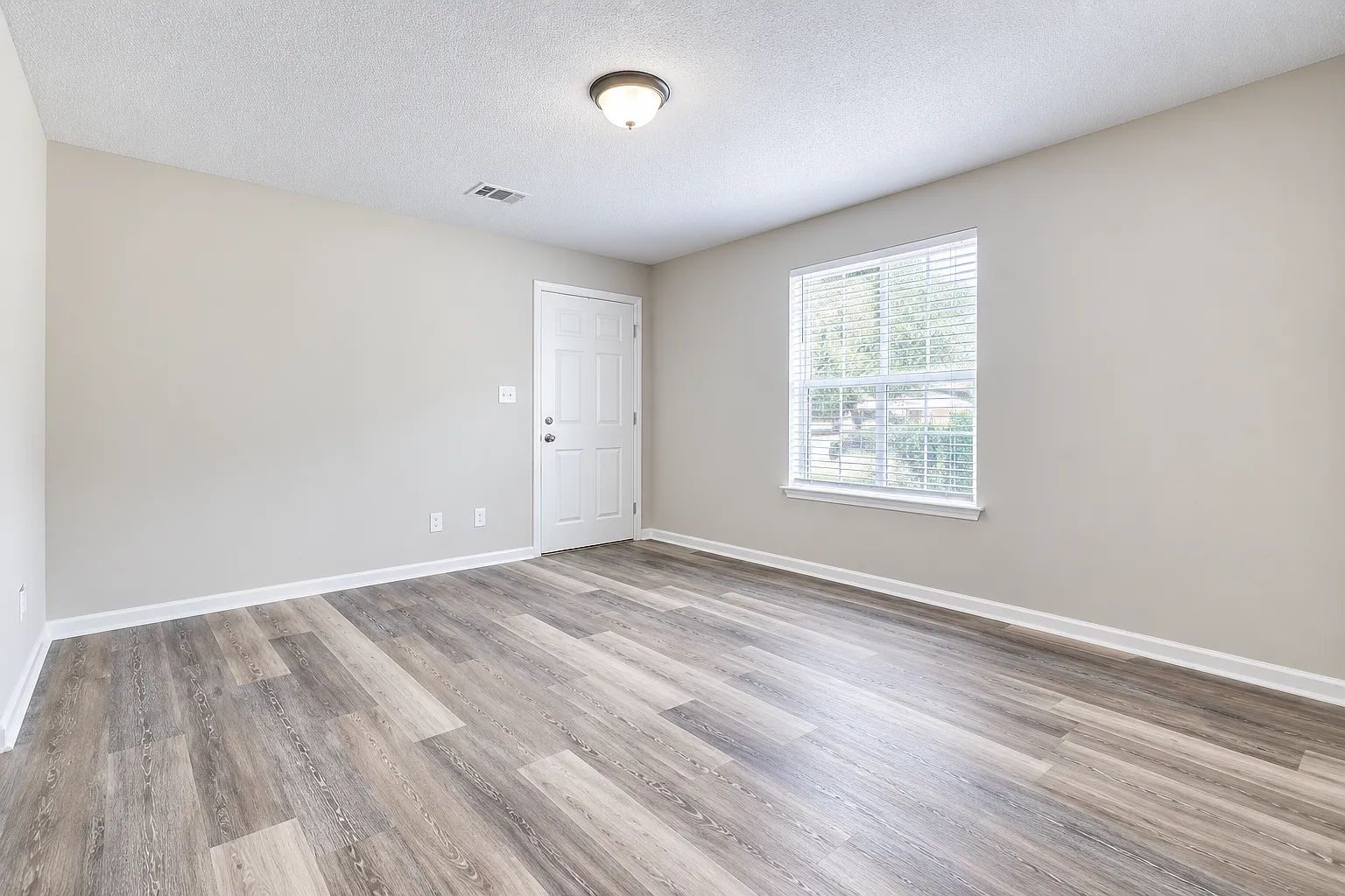 Conifer Court Apartments — Photo 3