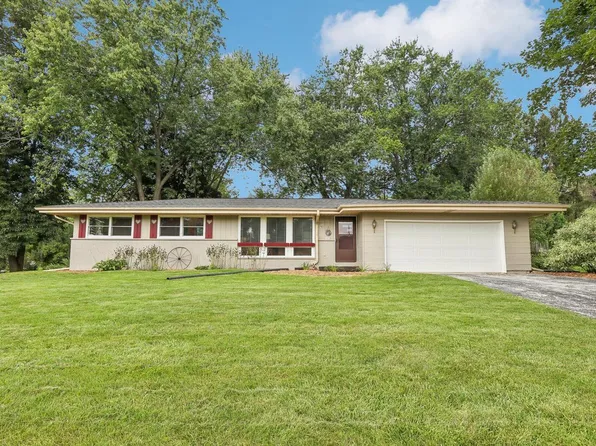 1421 South Pleasant Hill DRIVE, New Berlin, WI 53146