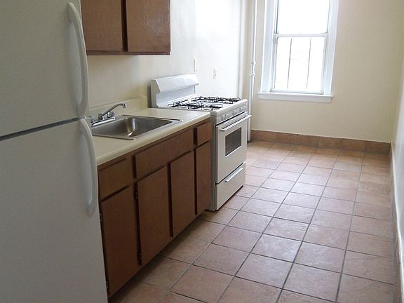 5th image of 1630 Undercliff Ave APT 4A