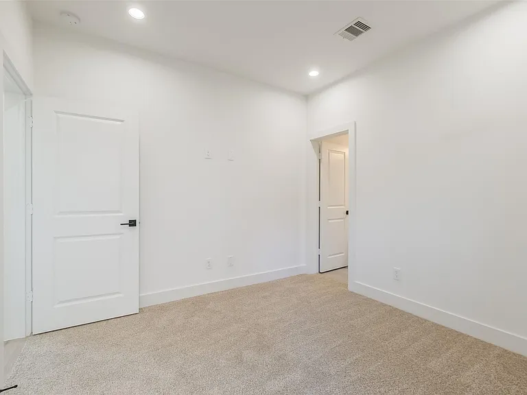 8315 Brecha Ln — Photo 6