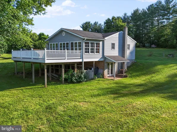 14724 White Oak Rdg, Hancock, MD 21750
