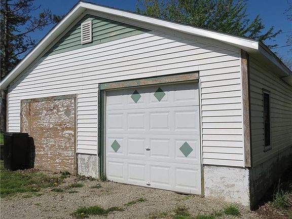 3rd image of 819 2nd Ave