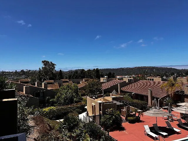 2204 Plaza De Las Flores — Photo 4