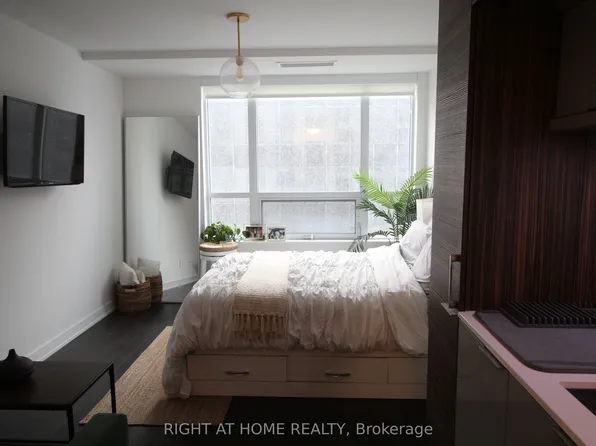 88 Scott St Unit 1006, Toronto, ON M5E 0A9