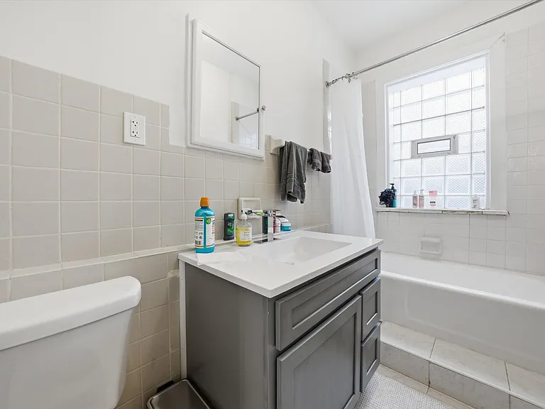 5210 S Ingleside Ave #2 — Photo 13