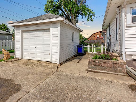 3rd image of 29 Walker St