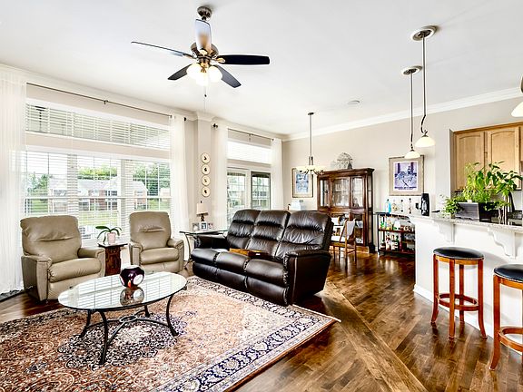 5th image of 1055 Belmont Park Dr